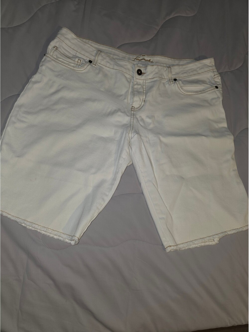 Women's Jordache White denim Jean Shorts - Size 19/20 - Medium Length